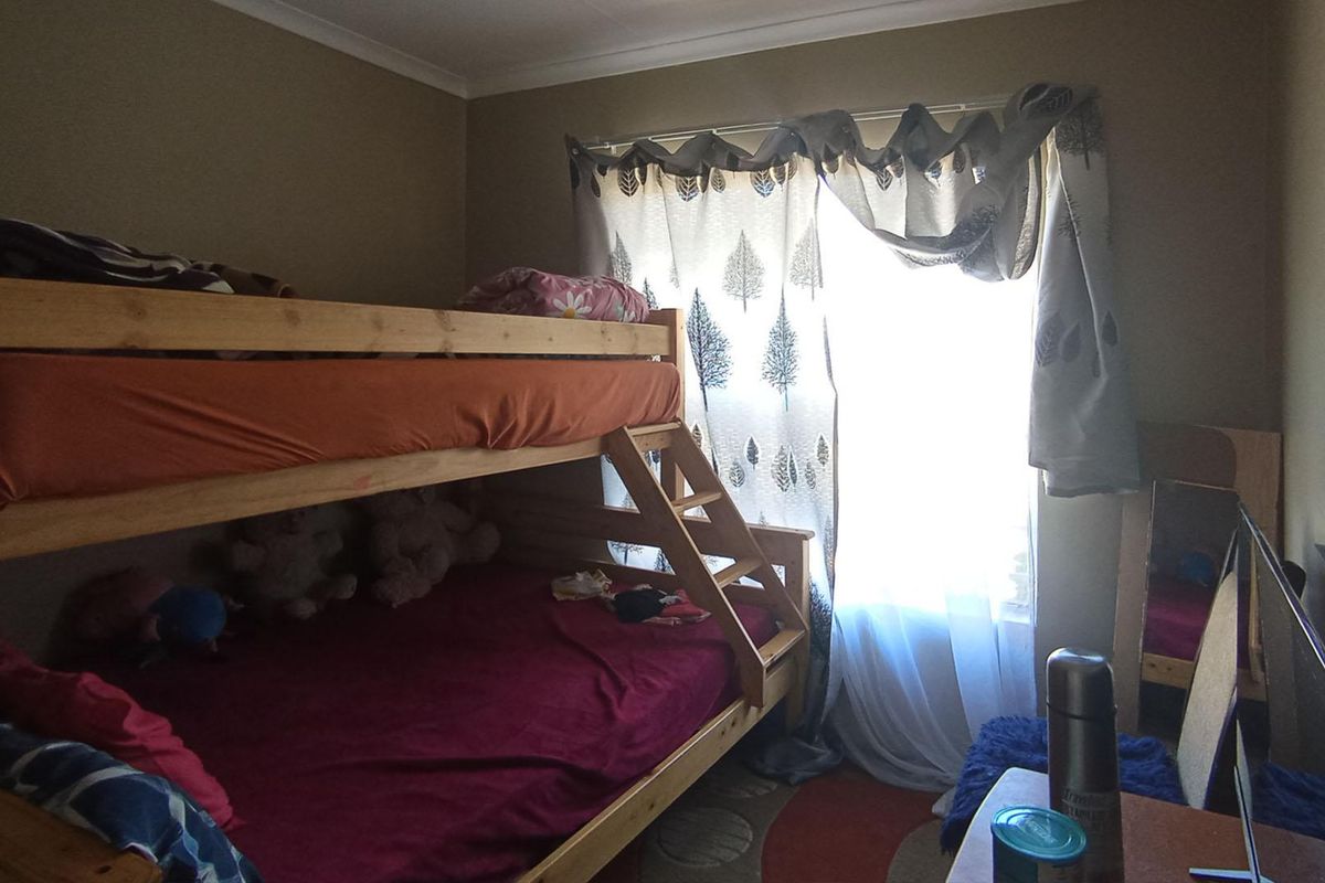 Modern living, prime location - Photo 4