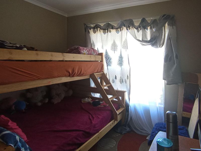 Modern living, prime location - Photo 4