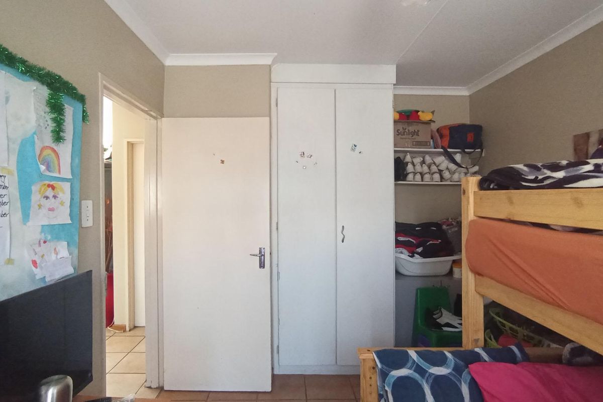 Modern living, prime location - Photo 5