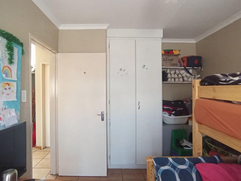 Modern living, prime location - Photo 5