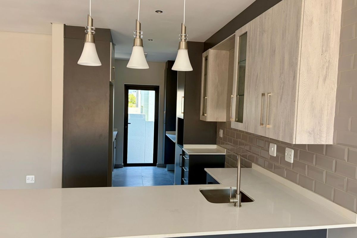 Stunning 4-bedroom home in Thatchfield Hills, Centurion—modern living with spacious comfort awaits! - Photo 4