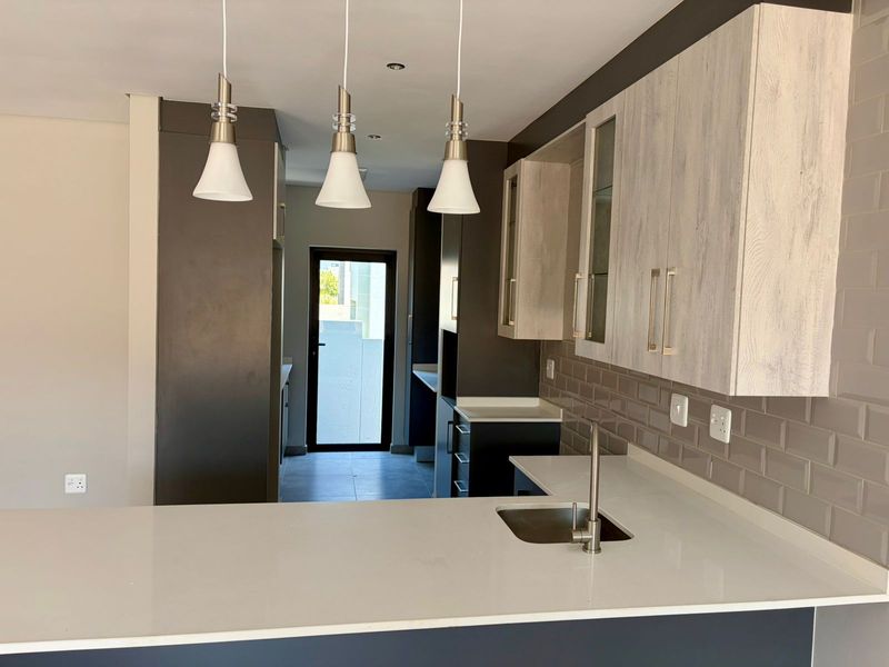 Stunning 4-bedroom home in Thatchfield Hills, Centurion—modern living with spacious comfort awaits! - Photo 4