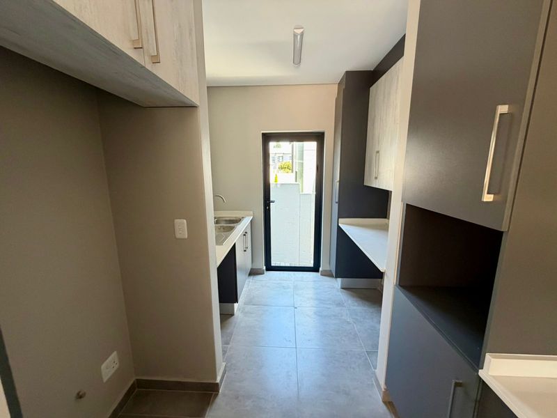 Stunning 4-bedroom home in Thatchfield Hills, Centurion—modern living with spacious comfort awaits! - Photo 5