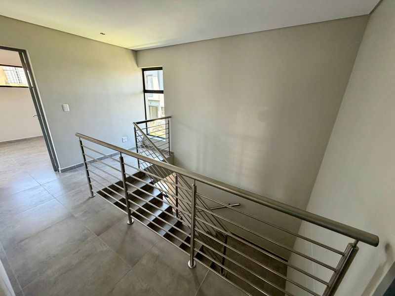 Stunning 4-bedroom home in Thatchfield Hills, Centurion—modern living with spacious comfort awaits! - Photo 10