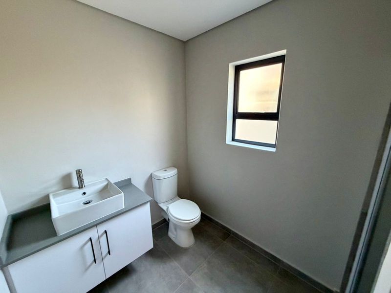 Stunning 4-bedroom home in Thatchfield Hills, Centurion—modern living with spacious comfort awaits! - Photo 8