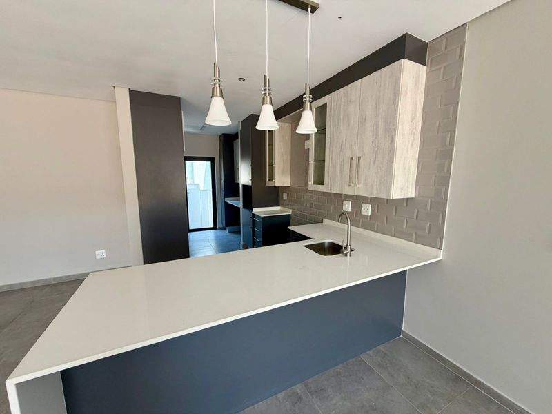 Stunning 4-bedroom home in Thatchfield Hills, Centurion—modern living with spacious comfort awaits! - Photo 6