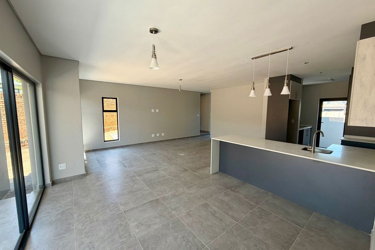 Stunning 4-bedroom home in Thatchfield Hills, Centurion—modern living with spacious comfort awaits! - Photo 2
