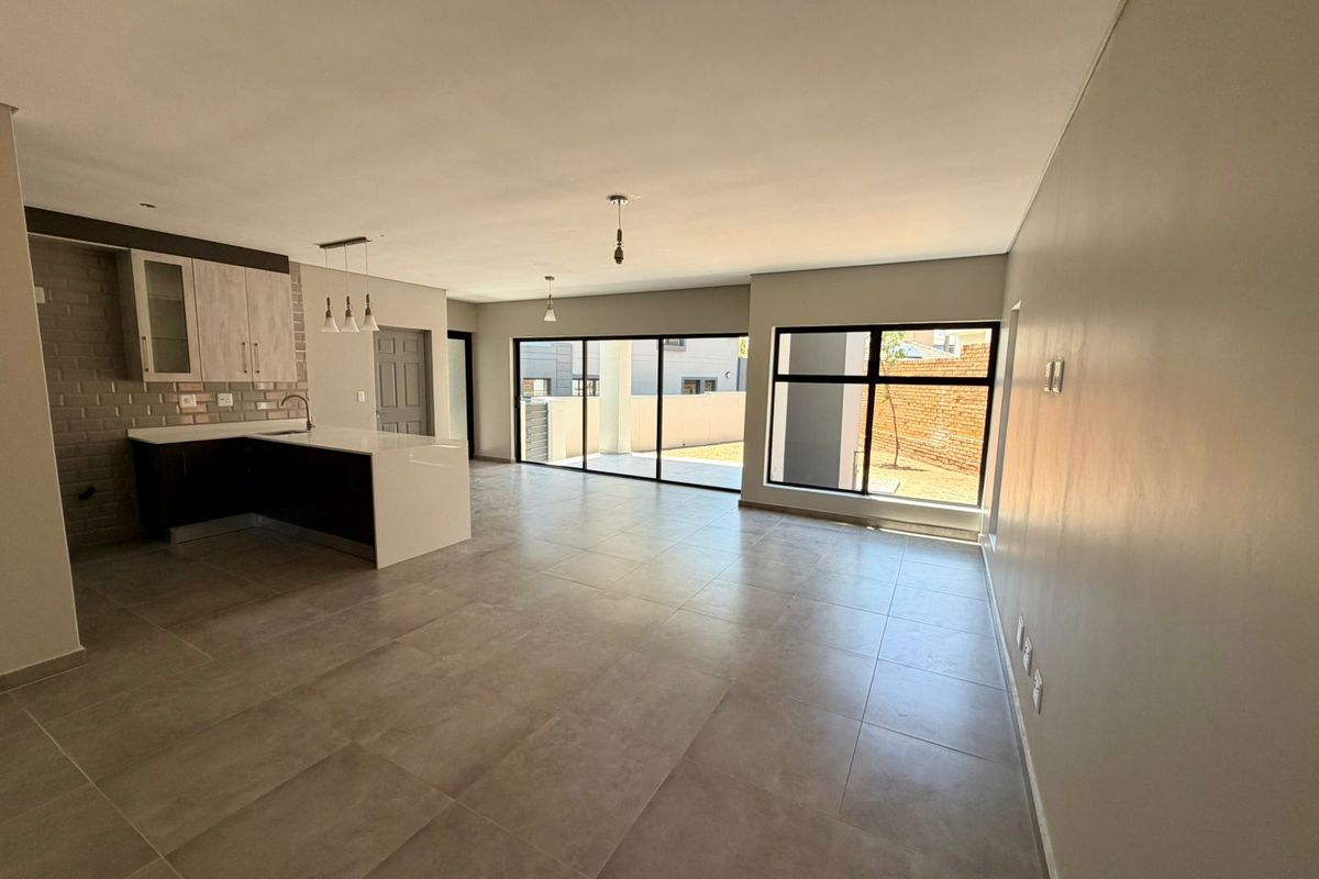 Stunning 4-bedroom home in Thatchfield Hills, Centurion—modern living with spacious comfort awaits! - Photo 3