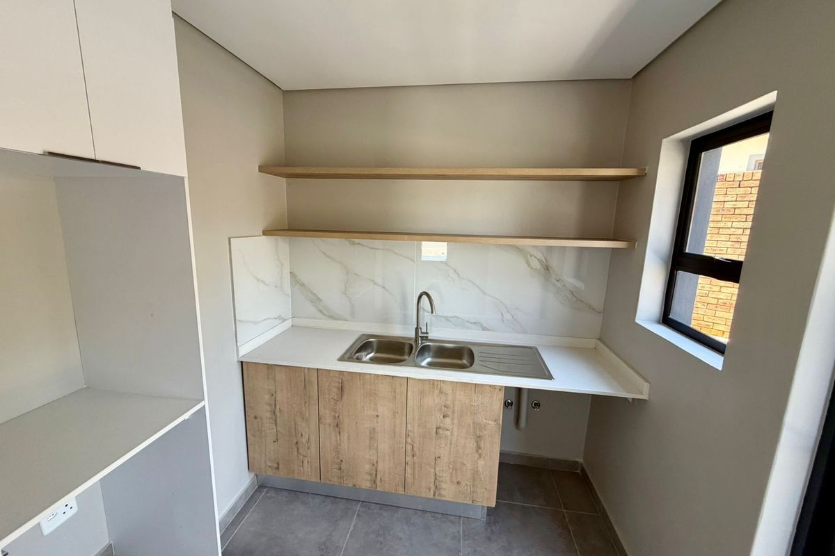 Stunning 4-bedroom home in Thatchfield Estate, Centurion—modern living with a vibrant community fee - Photo 5