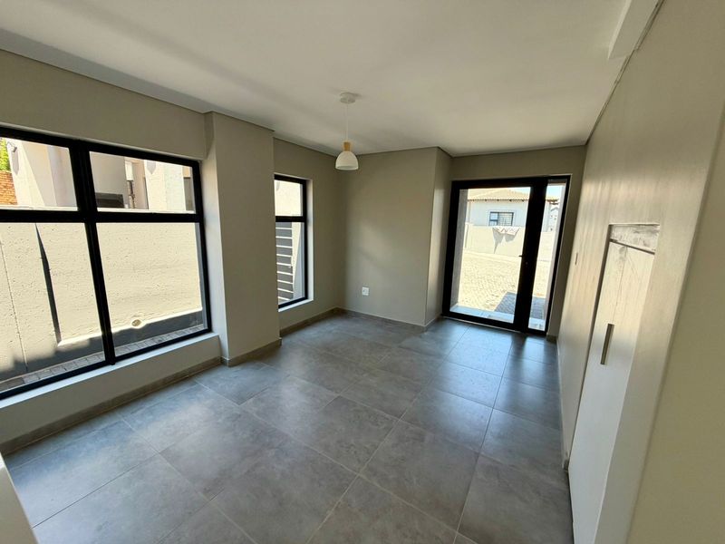 Stunning 4-bedroom home in Thatchfield Estate, Centurion—modern living with a vibrant community fee - Photo 6