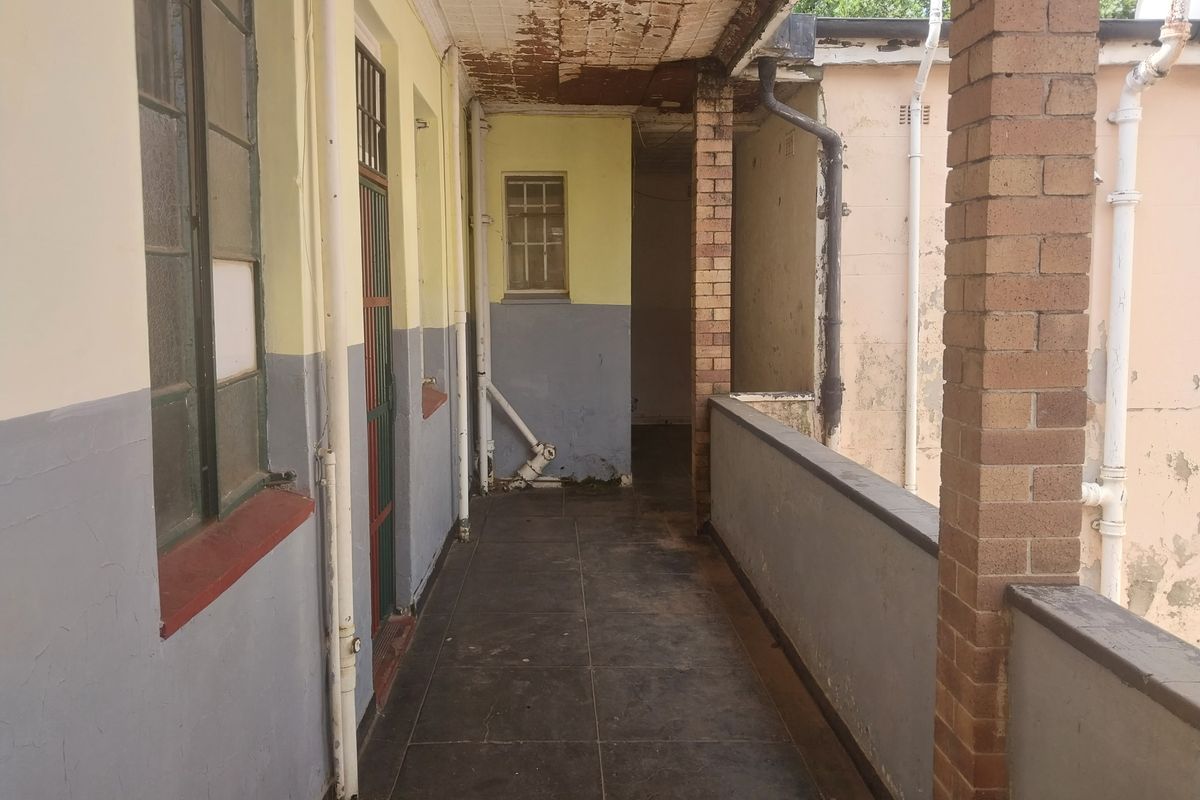 2 Bedroom For Sale In Yeoville (Medina Court Building) - Photo 3