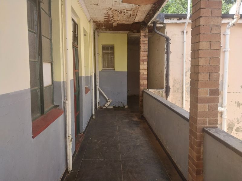 2 Bedroom For Sale In Yeoville (Medina Court Building) - Photo 3