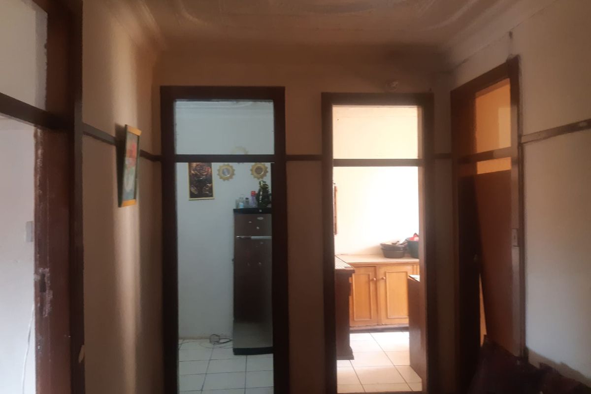 2 Bedroom For Sale In Yeoville (Medina Court Building) - Photo 4