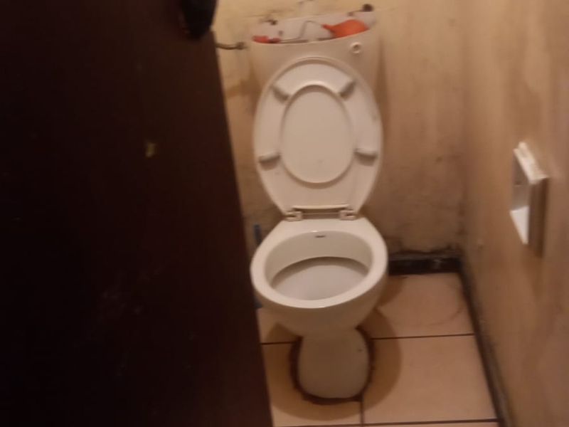 2 Bedroom Apartment For Sale In Hillbrow - Photo 3