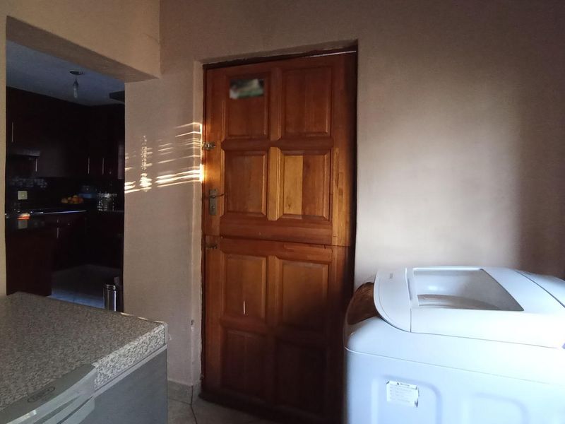 Sectional Title home in Ninapark - Photo 9