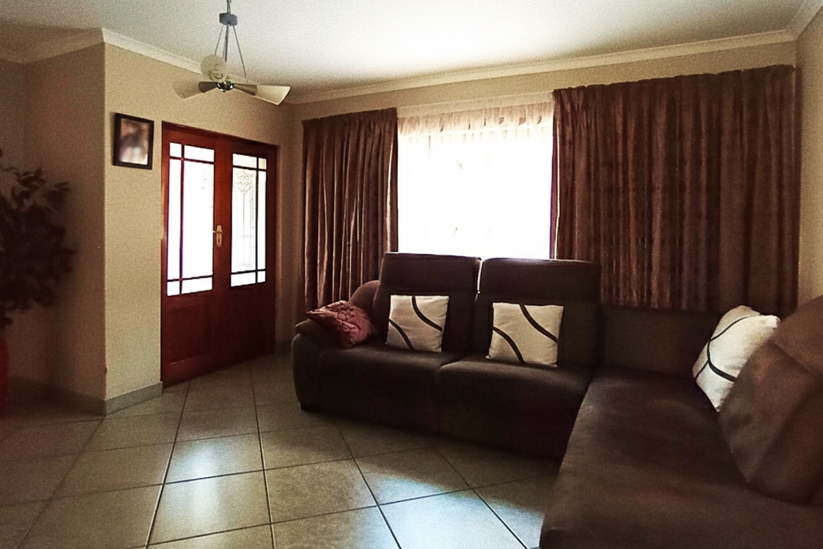 Sectional Title home in Ninapark - Photo 3