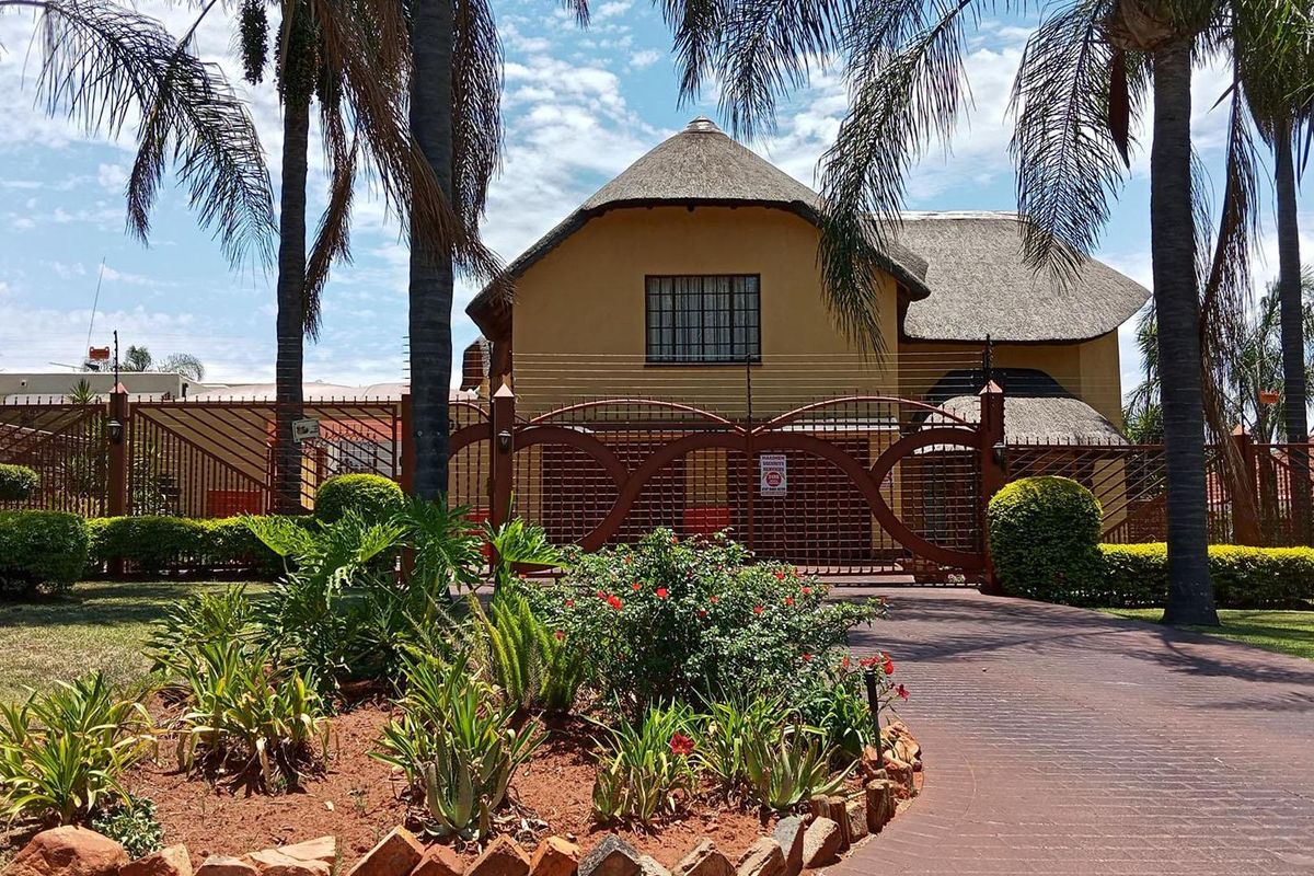 3 Bedroom House for sale in Amandasig - Photo 2