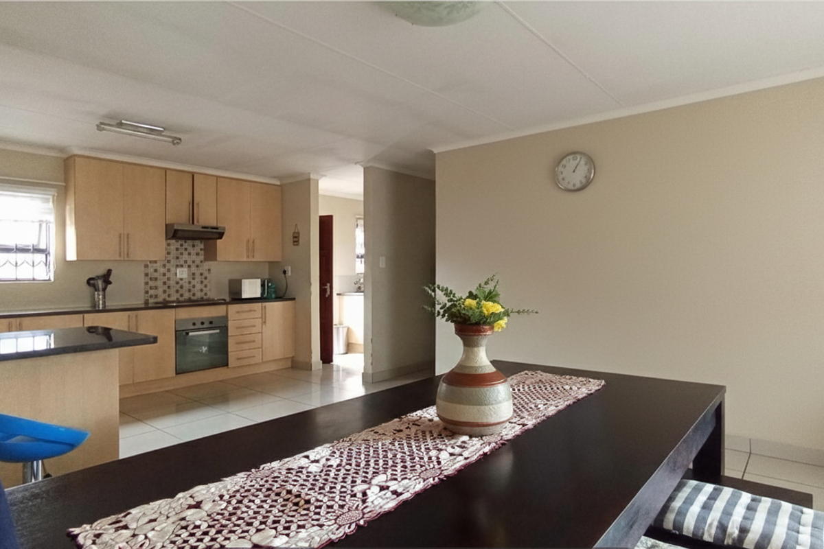 3-Bedroom Residence with Comfortable Living Space in Eldorette - Photo 5