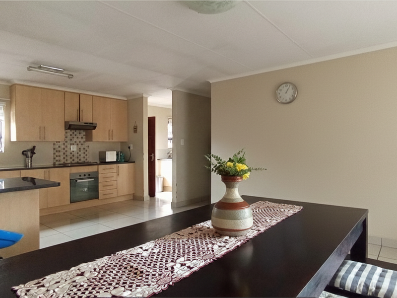 3-Bedroom Residence with Comfortable Living Space in Eldorette - Photo 5