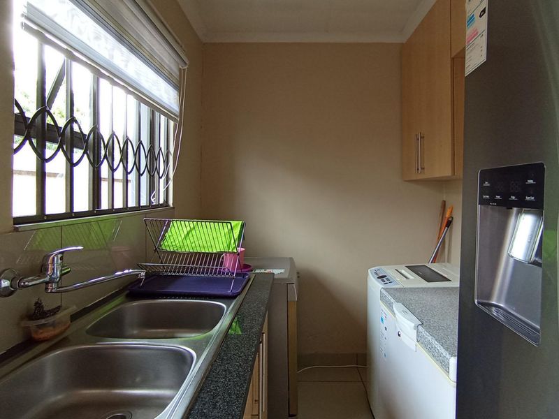 3-Bedroom Residence with Comfortable Living Space in Eldorette - Photo 8