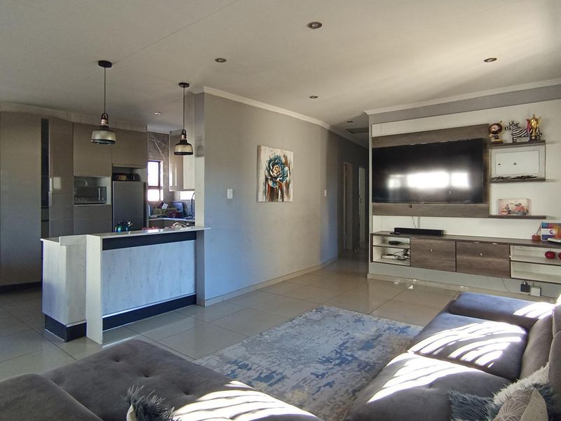 3-Bedroom Freehold Home on Spacious Stand in Amandasig - Photo 3