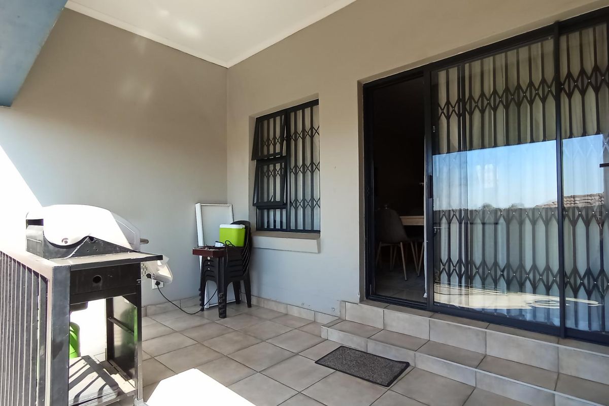 3 Bedroom Home in a Secure Heatherview Setting - Photo 3