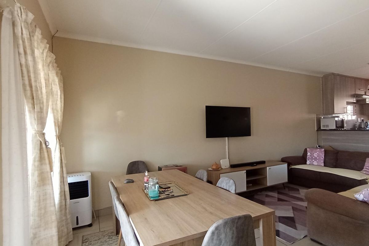 3 Bedroom Home in a Secure Heatherview Setting - Photo 5