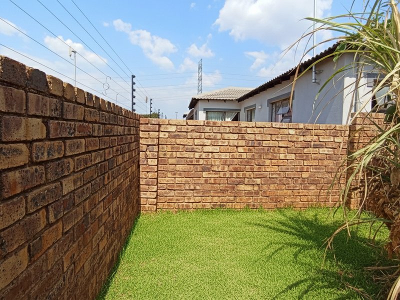 A Practical 3 Bedroom Home in Secure, Growing Chantelle - Photo 4