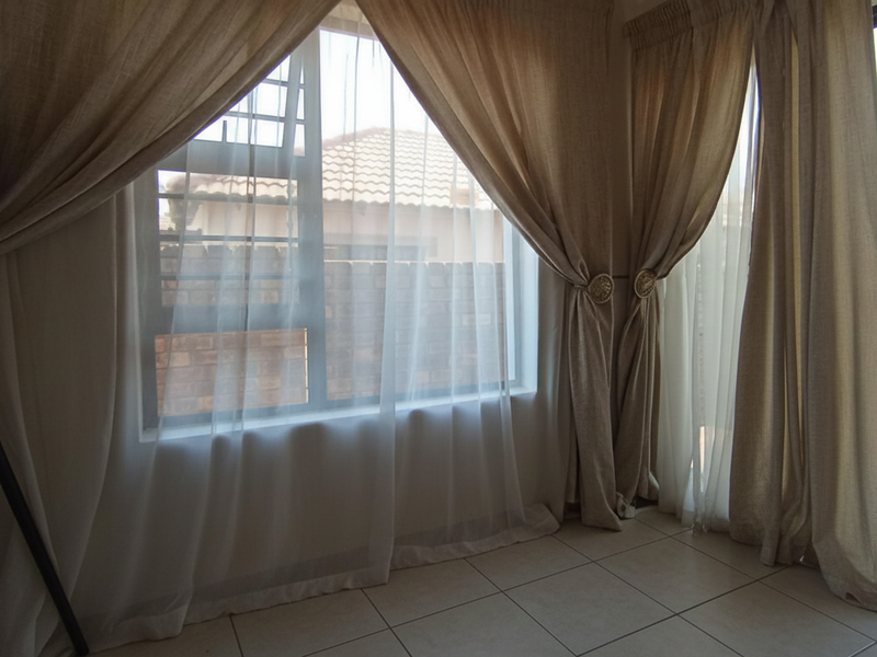 A Practical 3 Bedroom Home in Secure, Growing Chantelle - Photo 8