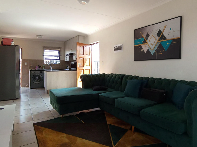 A Practical 3 Bedroom Home in Secure, Growing Chantelle - Photo 6