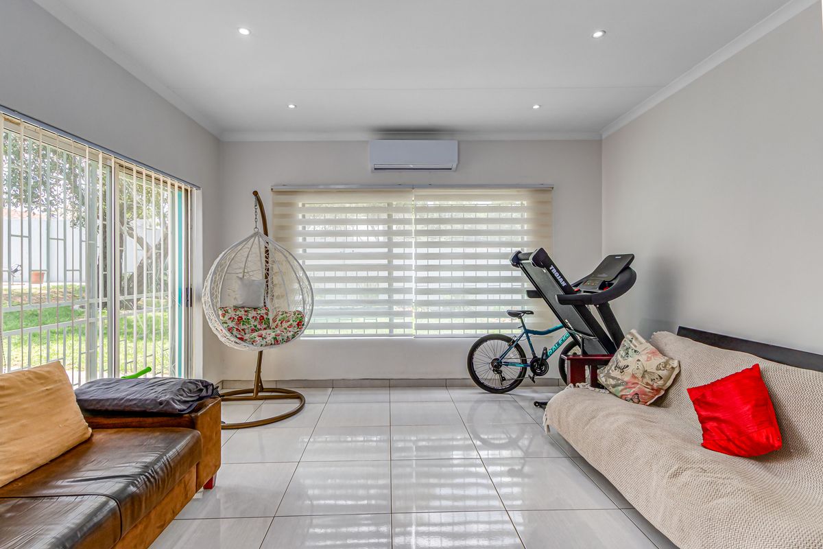 ✨ Modern 3.5-Bedroom Home for Sale | Secure Small Estate | Kelvin ✨ - Photo 4