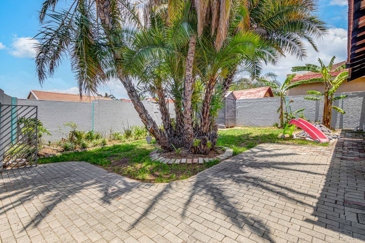 ✨ Modern 3.5-Bedroom Home for Sale | Secure Small Estate | Kelvin ✨ - Photo 2