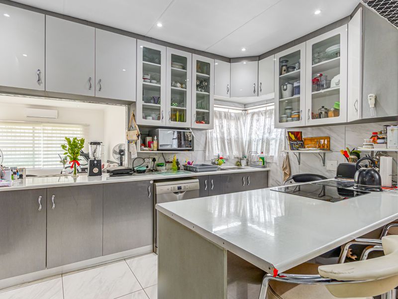 ✨ Modern 3.5-Bedroom Home for Sale | Secure Small Estate | Kelvin ✨ - Photo 10