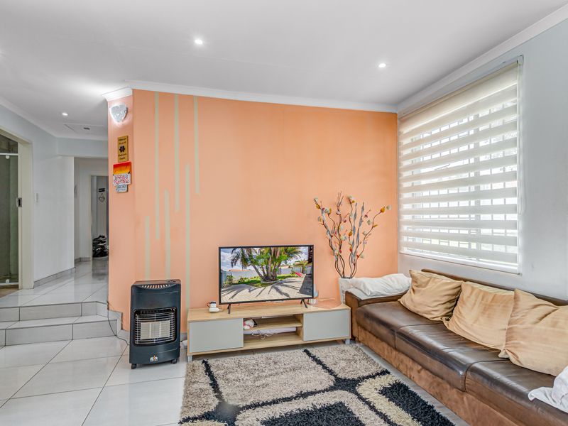 ✨ Modern 3.5-Bedroom Home for Sale | Secure Small Estate | Kelvin ✨ - Photo 6