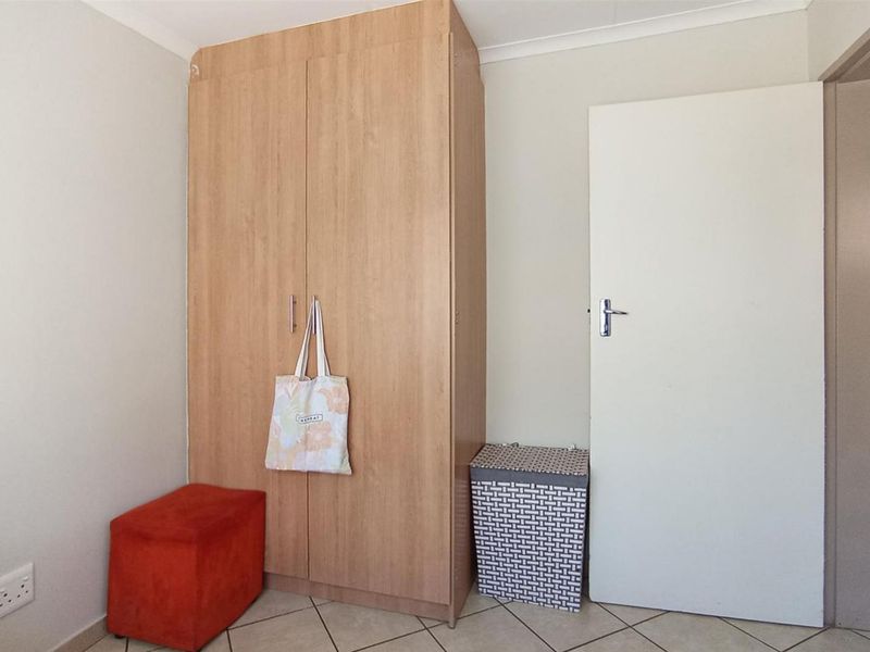 A Smart 3 Bedroom Home in a Secure Chantelle Complex — Great Value - Photo 10