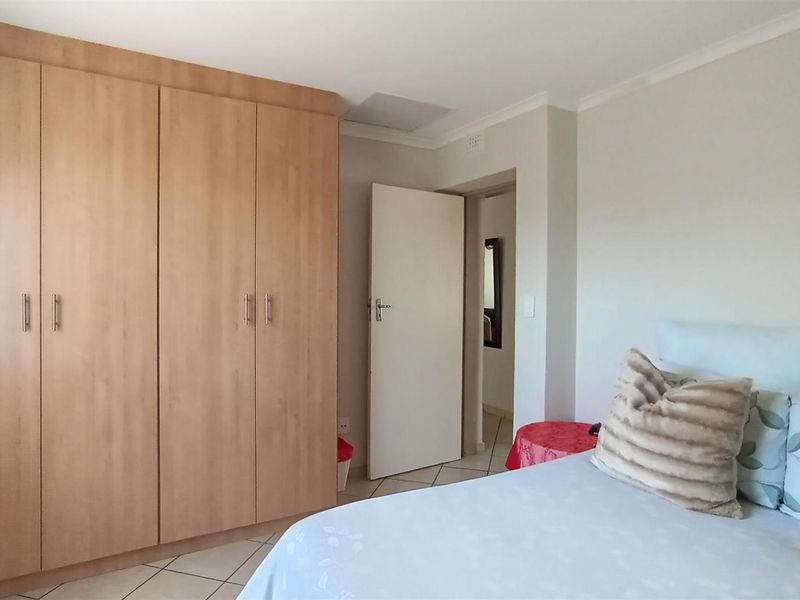 A Smart 3 Bedroom Home in a Secure Chantelle Complex — Great Value - Photo 8