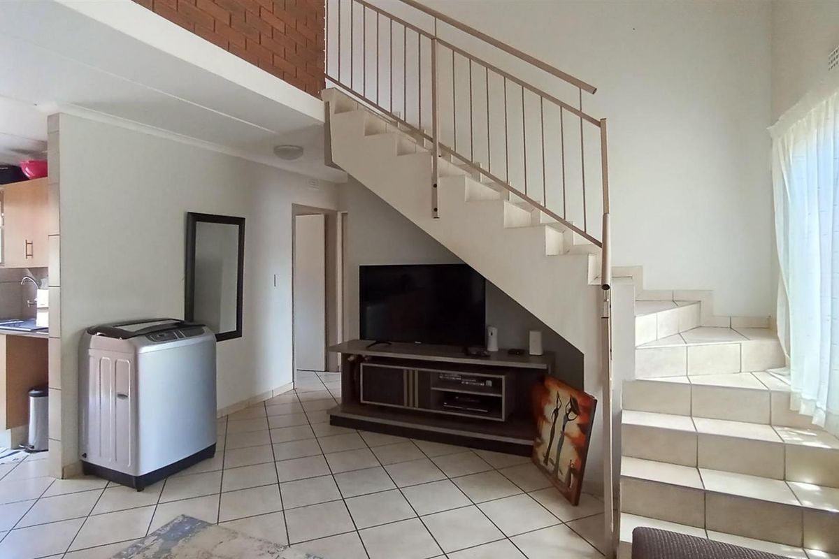A Smart 3 Bedroom Home in a Secure Chantelle Complex — Great Value - Photo 3