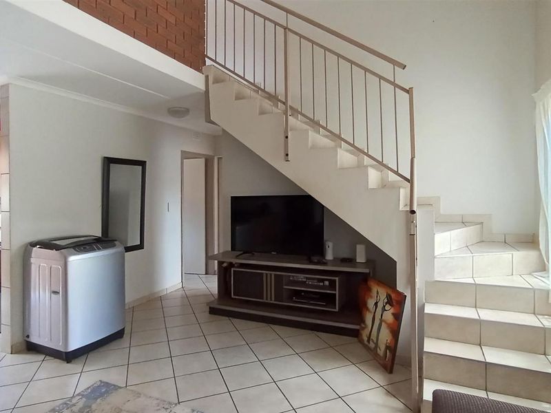 A Smart 3 Bedroom Home in a Secure Chantelle Complex — Great Value - Photo 3