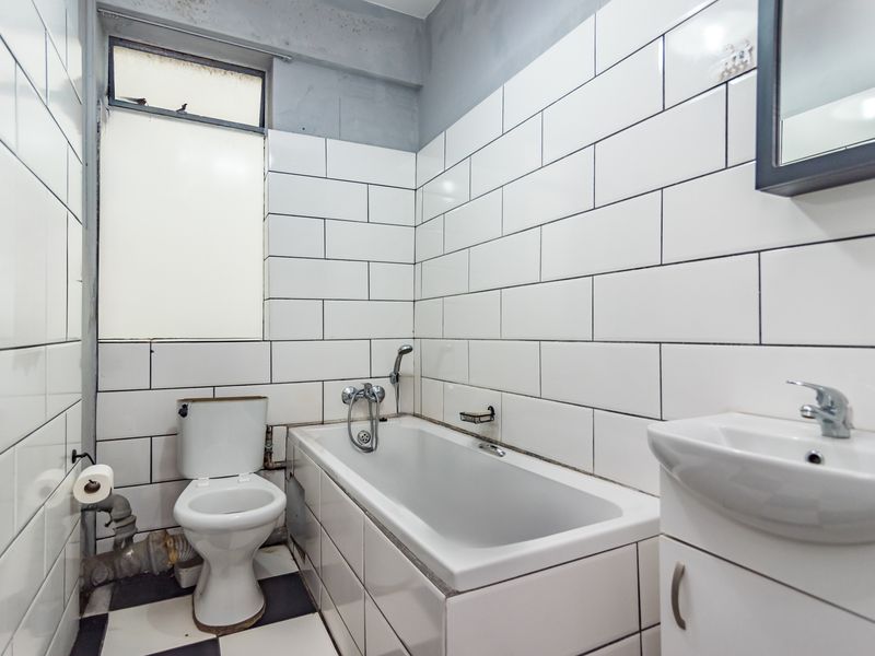 SPACIOUS 1-BEDROOM APARTMENT – PLEIN STREET, JOHANNESBURG CBD - Photo 5