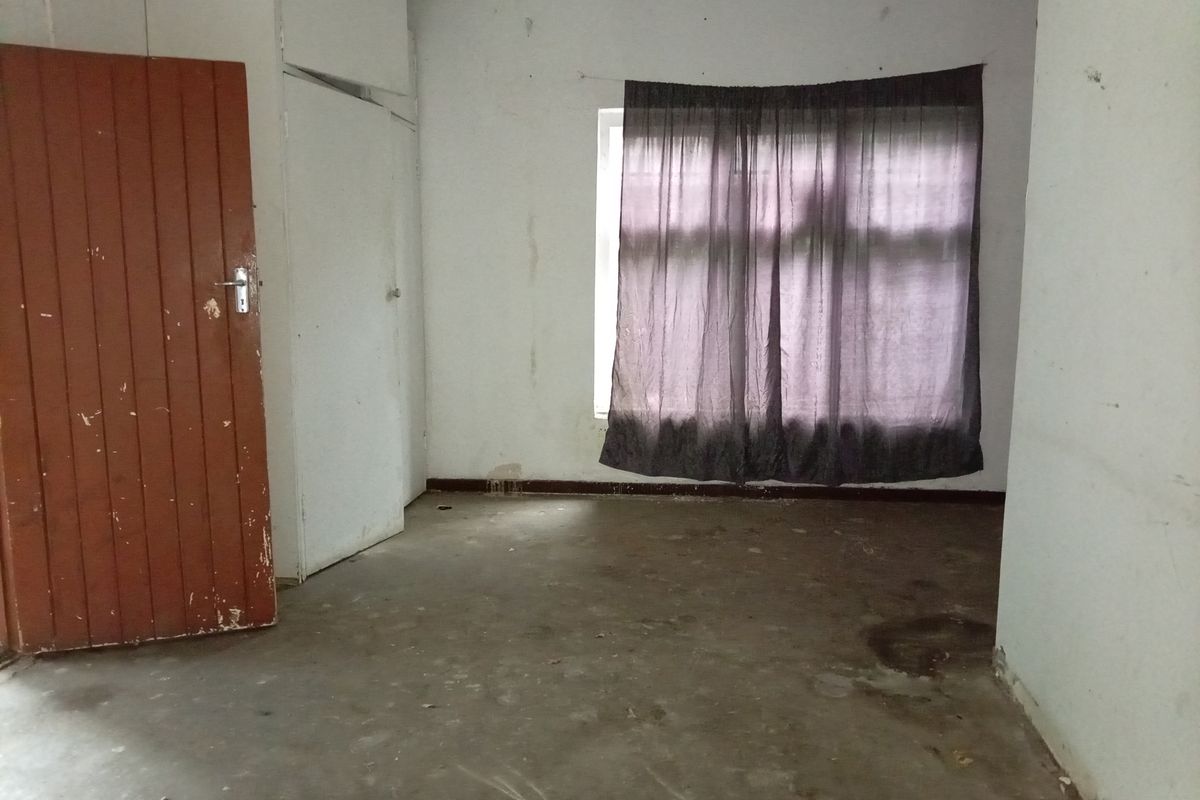 DEVELOPERS & INVESTORS. A GREAT PROJECT FIXER-UPPER WITH HUGE POTENTIAL - Photo 3