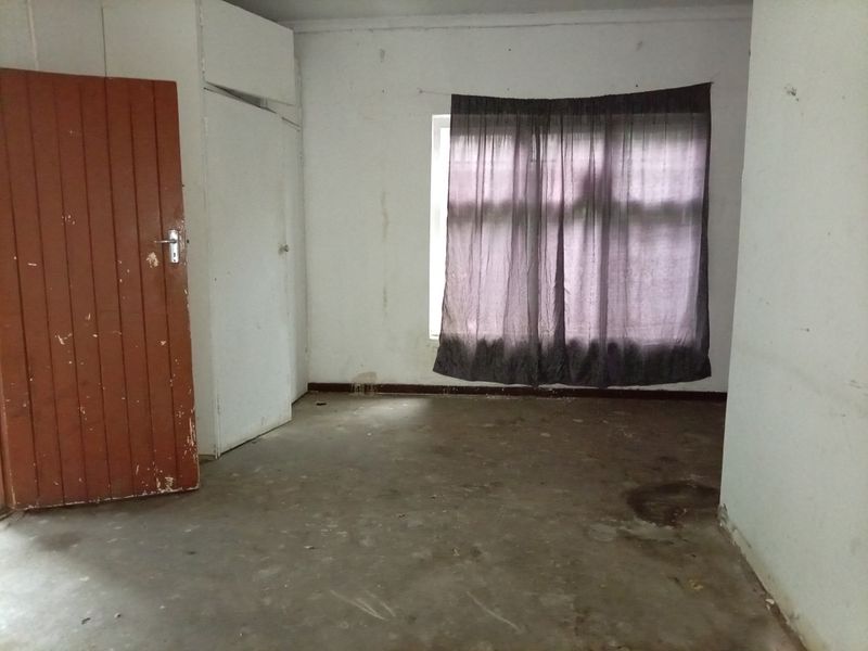 DEVELOPERS & INVESTORS. A GREAT PROJECT FIXER-UPPER WITH HUGE POTENTIAL - Photo 3