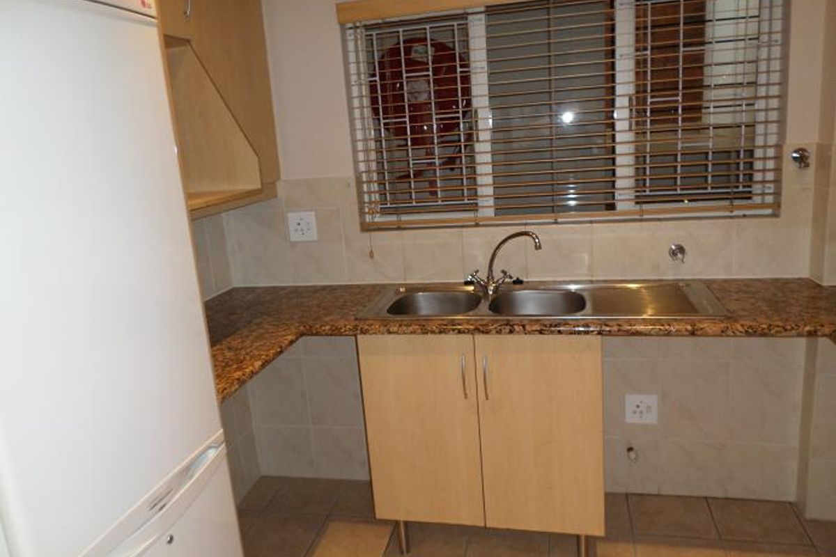 2 bedroom 2 bathroom Morningside - Photo 5