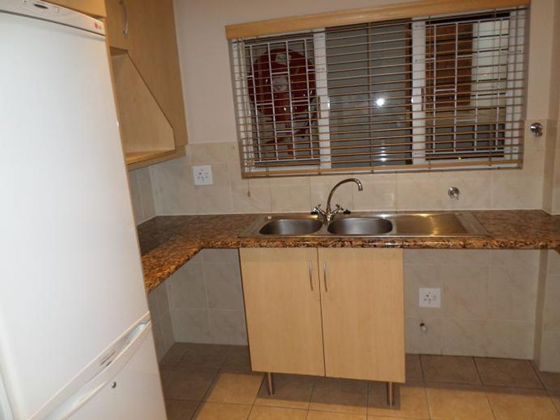 2 bedroom 2 bathroom Morningside - Photo 5