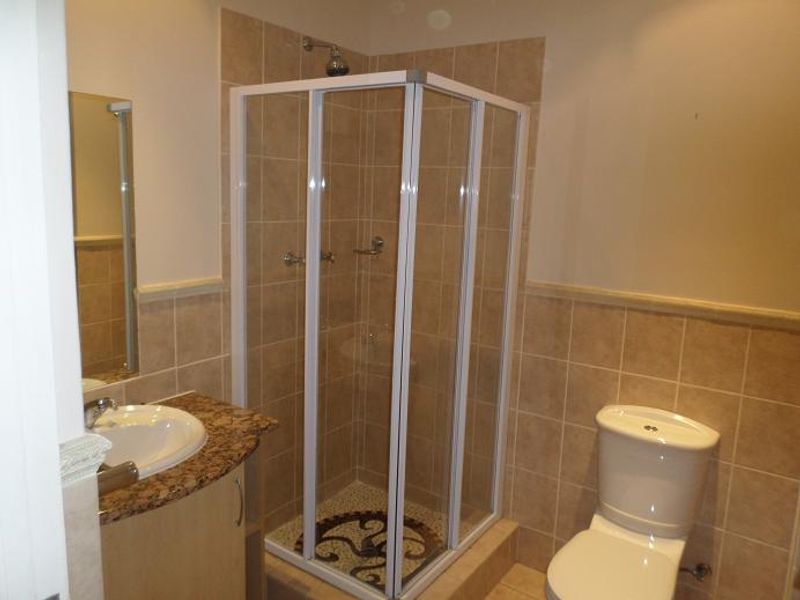 2 bedroom 2 bathroom Morningside - Photo 9