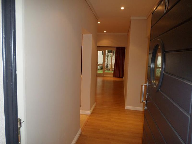 2 bedroom 2 bathroom Morningside - Photo 2