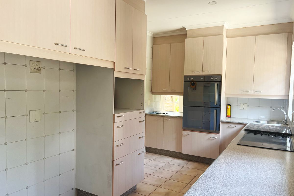 4 Bedroom House - Photo 4