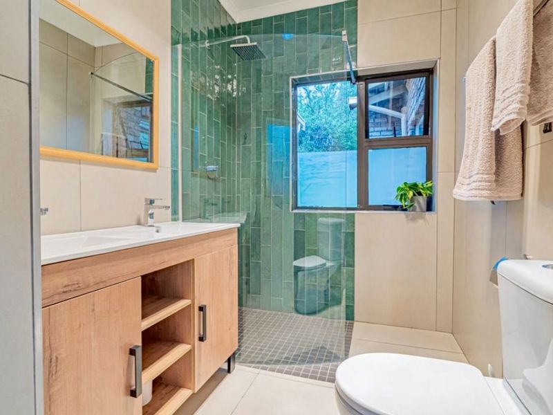 4 Bedroom House - Photo 10