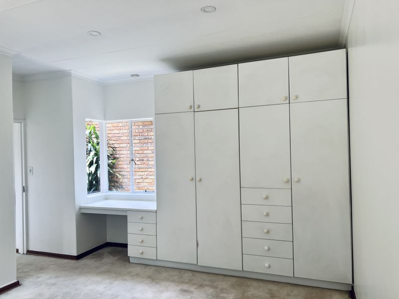 4 Bedroom House - Photo 8