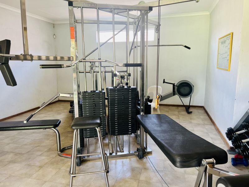 4 Bedroom House - Photo 6