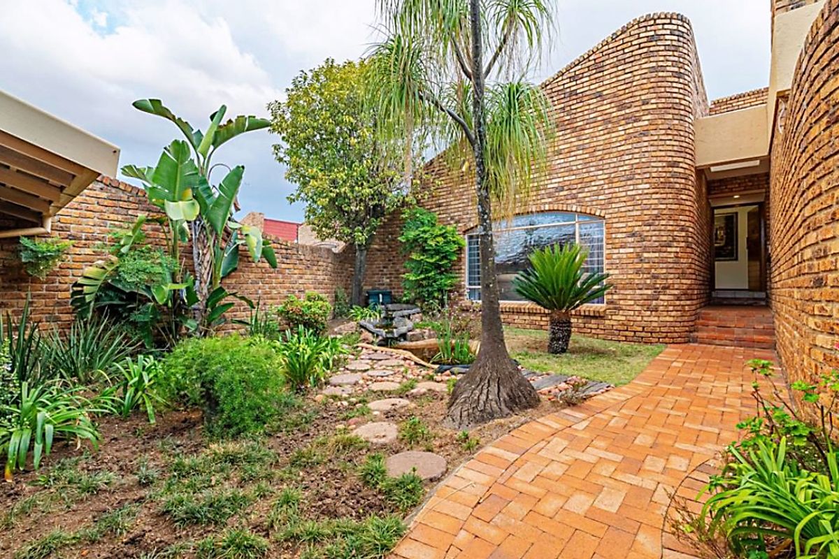 4 Bedroom House - Photo 3